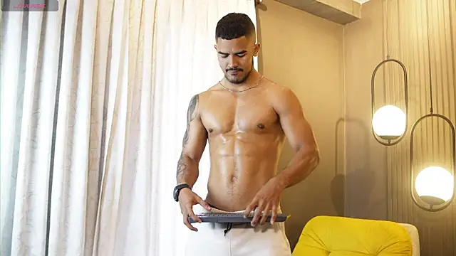 Snapshot of Reik_Vonn chatting on May 12, 1:08 pm Reik Vonn online show from May 12, 1:08 pm