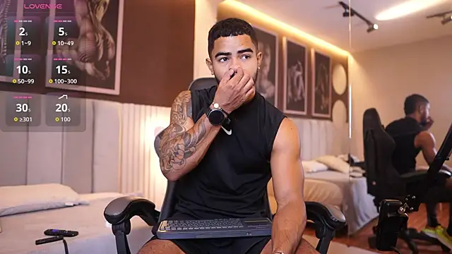 Snapshot of Reik_Vonn chatting on July 9, 12:53 pm Reik Vonn online show from July 9, 12:53 pm