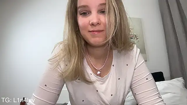 AIicaparkerc online show from March 5, 4:47 pm