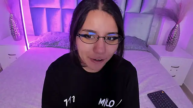 HollyPeach online show from April 20, 7:37 pm