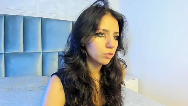 Snapshot of HollyPeach chatting on May 11, 7:55 pm HollyPeach online show from May 11, 7:55 pm