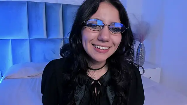 Snapshot of HollyPeach chatting on May 19, 1:56 am HollyPeach online show from May 19, 1:56 am