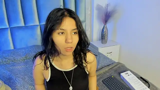 Snapshot of HollyPeach chatting on May 28, 7:33 pm HollyPeach online show from May 28, 7:33 pm