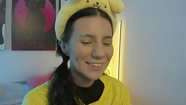 Snapshot of HollyPeach chatting on June 3, 7:41 pm HollyPeach online show from June 3, 7:41 pm