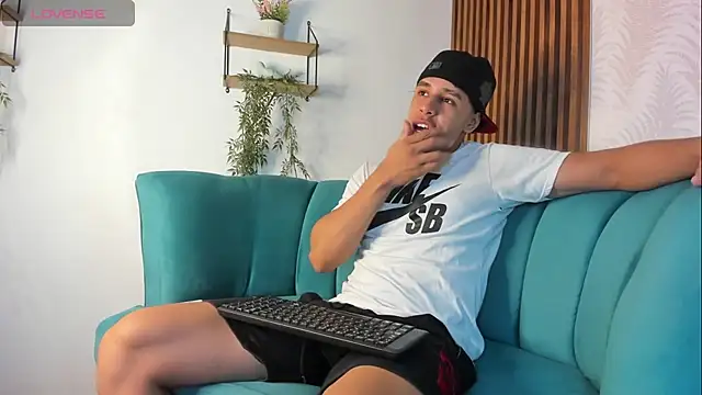 Adrian Volt online show from December 20, 3:24 am