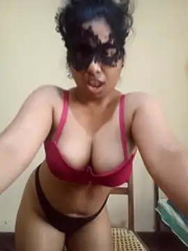 Expose Queen online show from February 4, 5:24 am