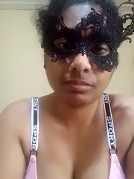 Expose Queen online show from March 27, 5:57 am