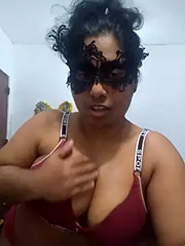 Expose Queen online show from May 13, 4:37 pm