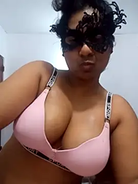 Expose Queen online show from May 15, 4:58 pm