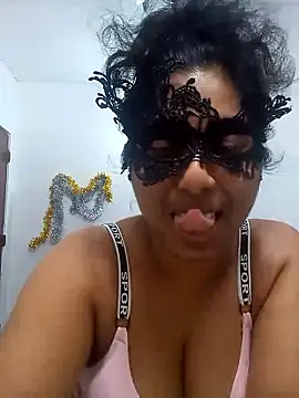 Expose Queen online show from June 6, 8:13 pm