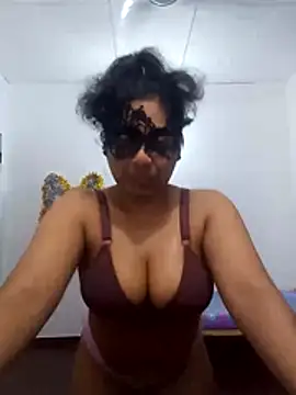 Expose Queen online show from June 7, 6:00 pm