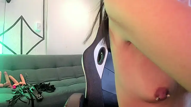 Snapshot of DerryAndIzzy chatting on July 24, 11:58 pm DerryAndIzzy online show from July 24, 11:58 pm