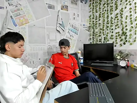 Snapshot of heyy_noah11 chatting on June 19, 1:26 pm heyy noah11 online show from June 19, 1:26 pm