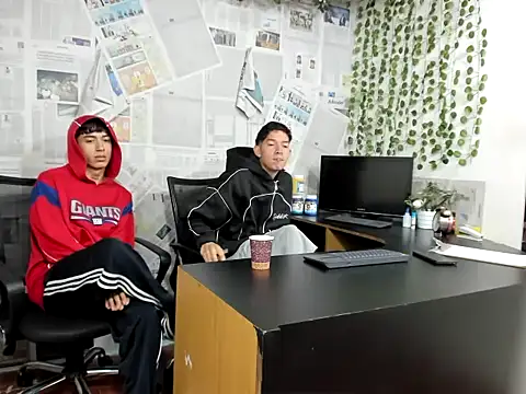 Snapshot of heyy_noah11 chatting on June 22, 1:19 pm heyy noah11 online show from June 22, 1:19 pm