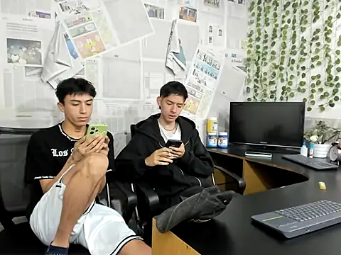 Snapshot of heyy_noah11 chatting on June 23, 1:31 pm heyy noah11 online show from June 23, 1:31 pm