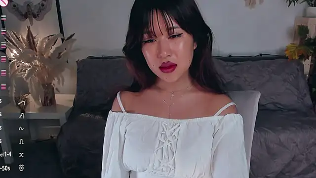 Snapshot of Erika_Kim chatting on July 20, 10:39 am Erika Kim online show from July 20, 10:39 am