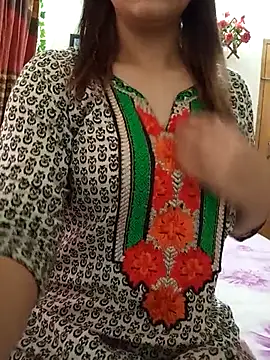 Snapshot of Tanha18 chatting on May 25, 5:13 am Tanha18 online show from May 25, 5:13 am