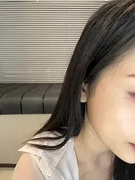 Snapshot of yiyi_3523 chatting on June 4, 11:38 am yiyi 3523 online show from June 4, 11:38 am