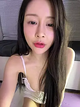Snapshot of yiyi_3523 chatting on July 15, 2:33 pm yiyi 3523 online show from July 15, 2:33 pm