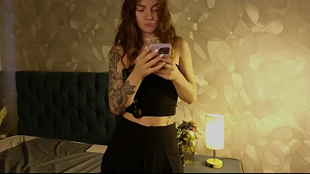 Domestic Bitch online show from October 13, 9:37 pm