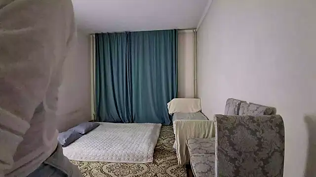 Lyndasilk online show from April 12, 3:17 pm