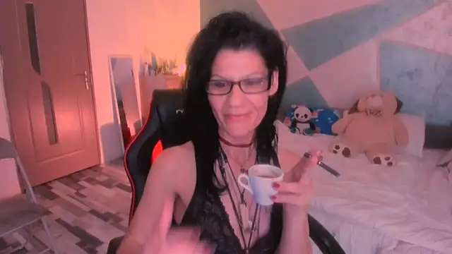 Snapshot of SweetSin40 chatting on May 18, 7:31 pm SweetSin40 online show from May 18, 7:31 pm
