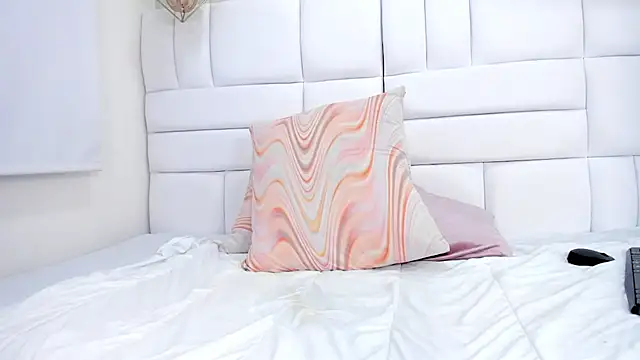 denisse khan online show from March 14, 5:24 am