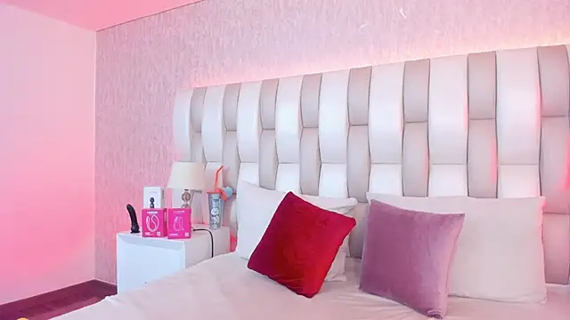 Ari lynn  online show from April 3, 3:15 am