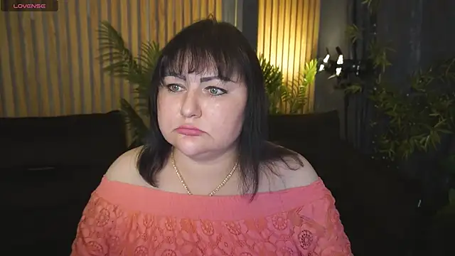 Snapshot of HotBellaB chatting on October 14, 1:34 pm HotBellaB online show from October 14, 1:34 pm