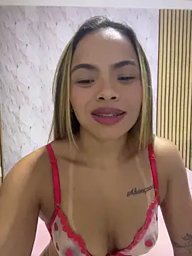 safadinhaquenteW online show from March 29, 9:04 pm