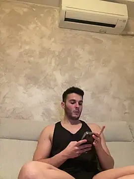 Snapshot of Camaraman05 chatting on February 21, 6:47 am Camaraman05 online show from February 21, 6:47 am