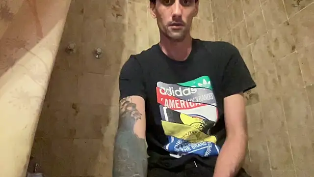 Snapshot of lucky1661 chatting on October 26, 1:22 am lucky1661 online show from October 26, 1:22 am