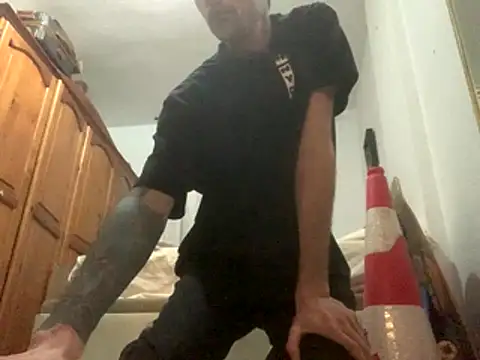 Snapshot of lucky1661 chatting on November 1, 2:35 am lucky1661 online show from November 1, 2:35 am