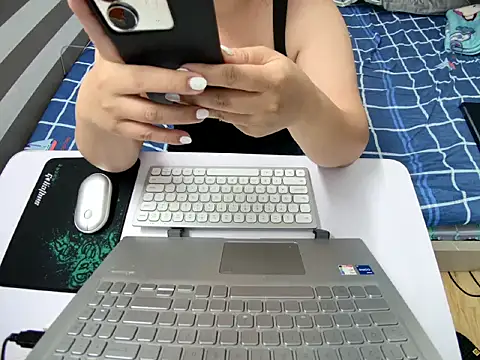 Snapshot of Hanna_Mina chatting on November 2, 1:52 am Hanna Mina online show from November 2, 1:52 am
