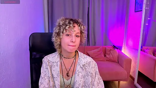 Snapshot of Mary_Wahlberg chatting on October 13, 6:02 am Mary Wahlberg online show from October 13, 6:02 am