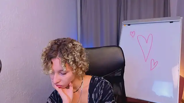 Snapshot of Mary_Wahlberg chatting on October 16, 5:30 am Mary Wahlberg online show from October 16, 5:30 am