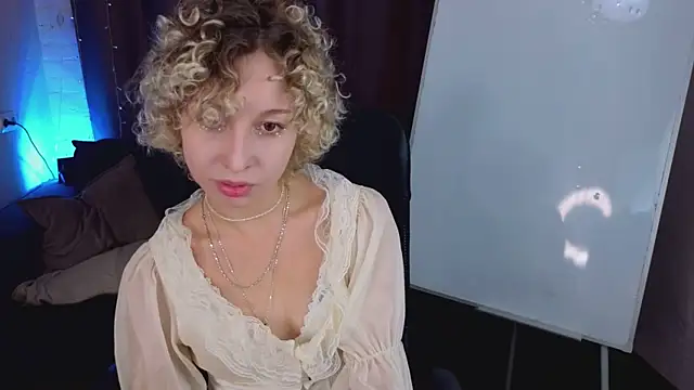 Snapshot of Mary_Wahlberg chatting on October 23, 5:51 am Mary Wahlberg online show from October 23, 5:51 am