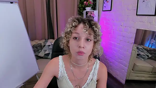 Snapshot of Mary_Wahlberg chatting on October 24, 5:37 am Mary Wahlberg online show from October 24, 5:37 am