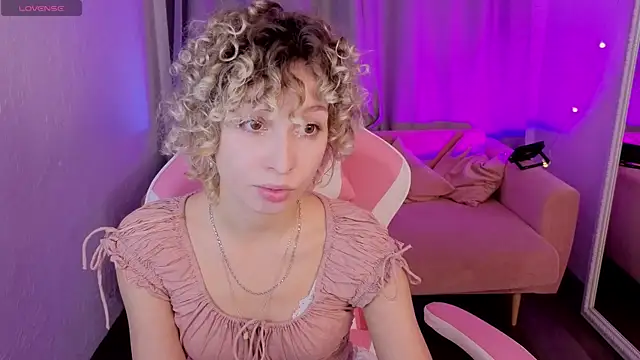 Snapshot of Mary_Wahlberg chatting on October 28, 5:44 am Mary Wahlberg online show from October 28, 5:44 am