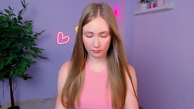 Snapshot of EllyColins chatting on July 5, 3:23 am EllyColins online show from July 5, 3:23 am
