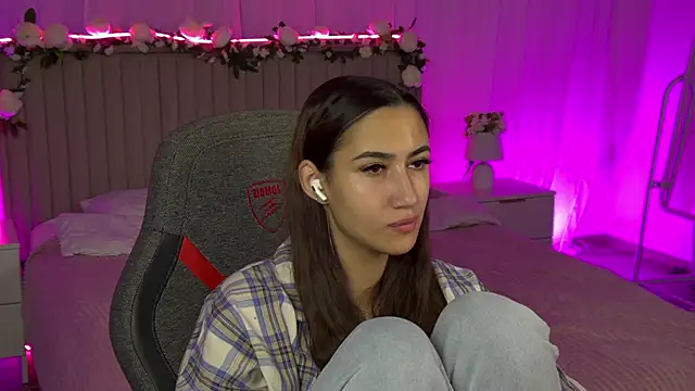 RebeckaThornton online show from November 18, 6:01 pm