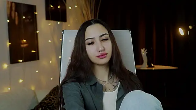 Snapshot of RebeckaThornton chatting on January 19, 3:27 pm RebeckaThornton online show from January 19, 3:27 pm