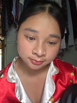 Snapshot of Linh-xxx chatting on October 31, 6:14 am Linh-xxx online show from October 31, 6:14 am