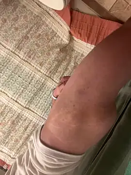 Snapshot of LilCheeky chatting on October 25, 6:10 am LilCheeky online show from October 25, 6:10 am