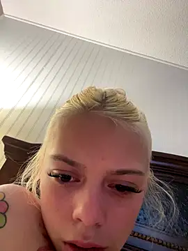 Snapshot of itspinkkk chatting on October 18, 3:31 am itspinkkk online show from October 18, 3:31 am