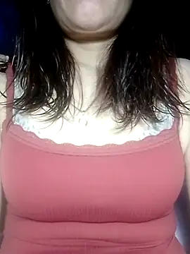 YiyinLy online show from March 1, 1:24 pm