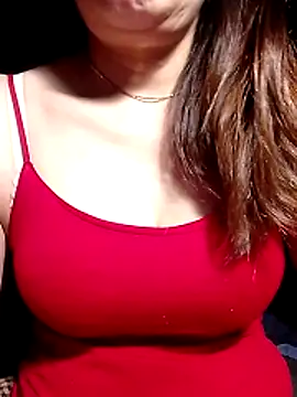 Snapshot of YiyinLy chatting on May 12, 9:01 pm YiyinLy online show from May 12, 9:01 pm