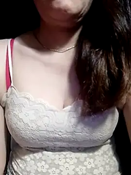 Snapshot of YiyinLy chatting on May 17, 8:27 pm YiyinLy online show from May 17, 8:27 pm