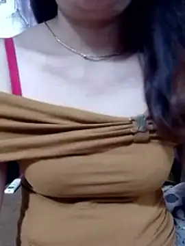 Snapshot of YiyinLy chatting on May 18, 7:25 am YiyinLy online show from May 18, 7:25 am