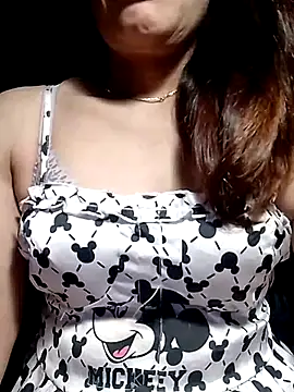 Snapshot of YiyinLy chatting on May 19, 9:10 pm YiyinLy online show from May 19, 9:10 pm